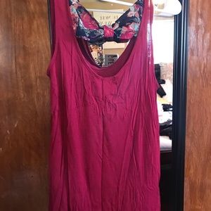 Shirt with floral bow in the back